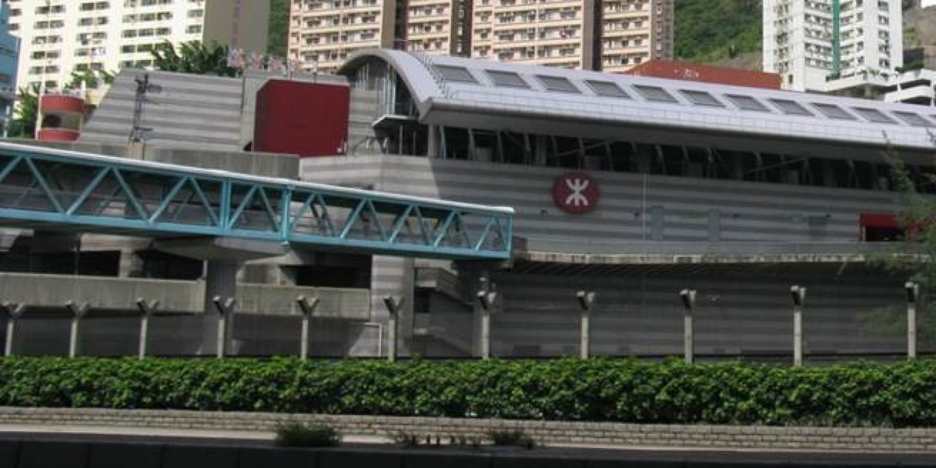 STAȚIA DE METROU LAI KING MTR – HONG KONG 