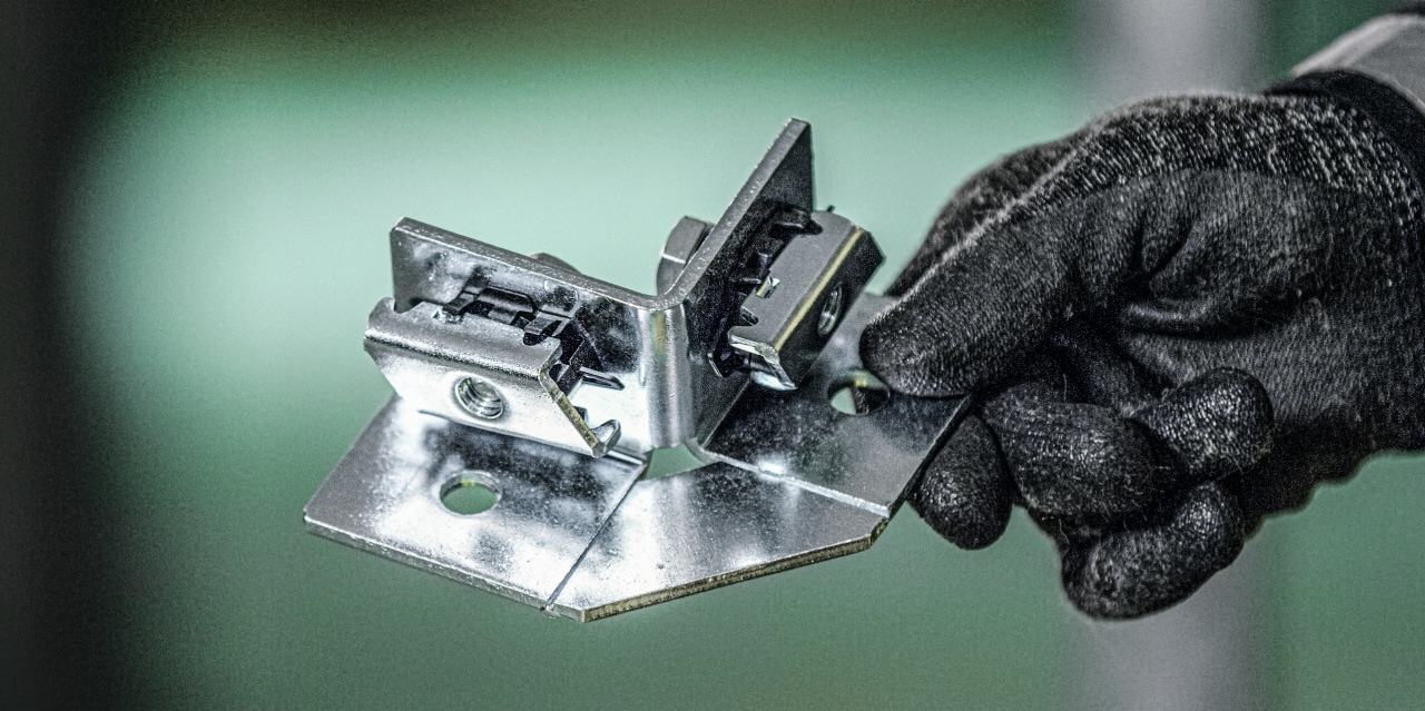 Conector colțar MT-C-LL1 FL, preasamblat