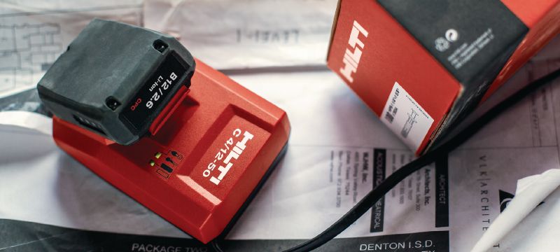 Încărcător compact C4/12-50 Încărcător compact pentru acumulatorii Li-Ion de 12 V produși de Hilti Aplicații 1