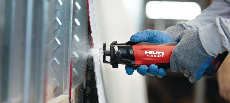 Image 3 of 5: Mașină de decupat pe acumulator SCO 6-A22  Aplicații 1
