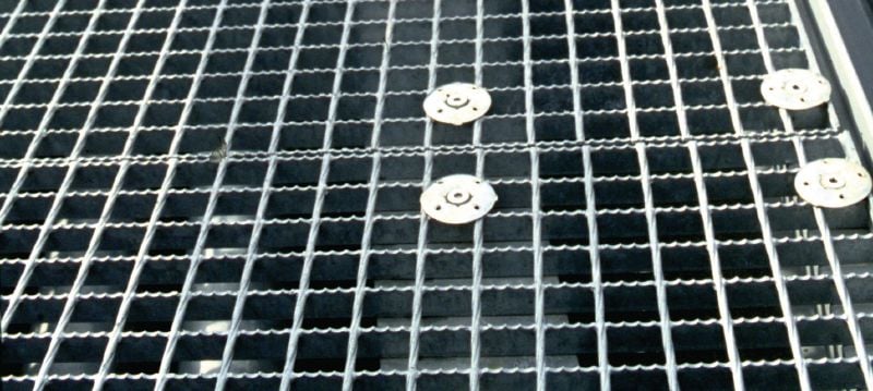 Disc pentru fixarea grătarelor X-FCM-R (oțel inoxidabil) Disc din oțel inoxidabil, pentru fixarea grătarelor pentru planșee cu bolțuri filetate, în medii foarte corozive Aplicații 1