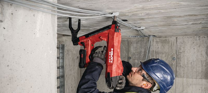 Pistol pentru implantat cuie pentru beton BX 4-ME-22 pe acumulator (ediția M&E) Pistol pentru implantat cuie pe acumulator Nuron pentru instalarea cablurilor, tuburilor de cabluri și bolțurilor filetate în beton, oțel și zidărie Aplicații 1