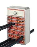 Kituri de compresie tip pană CFS-T EMC Kit de compresie tip pană pentru realizarea rapidă și ușoară a unei etanșări puternice și eficiente în interiorul cadrelor de trecere cabluri atunci când este necesară compatibilitatea electromagnetică. Aplicații 1