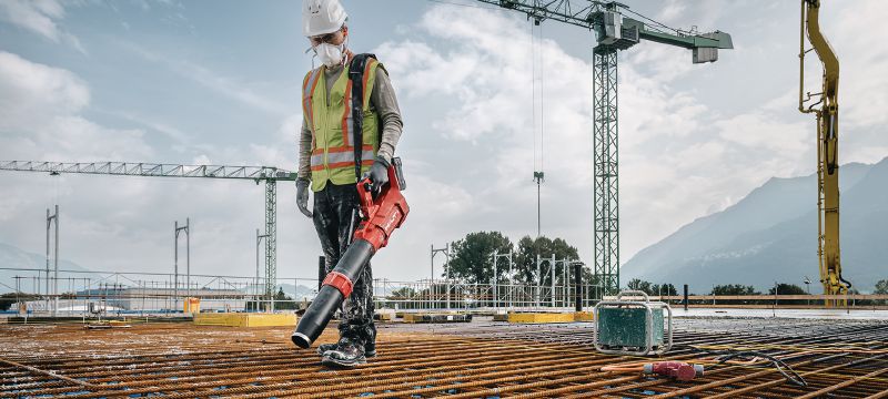 Suflantă NBL 6-22 pe acumulator Suflantă puternică pentru curățarea resturilor de pe șantier și pregătirea suprafețelor de lucru (platforma de acumulatori Nuron) Aplicații 1