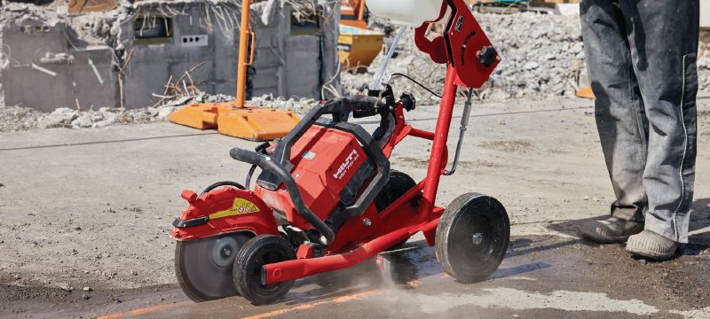 Fierăstrău cu motor electric DSH 700-22 (mâner posterior) Fierăstrău cu motor electric, cu mâner posterior, pentru sarcini mari, pe acumulator, pentru beton, metal și zidărie (platforma de acumulatori Nuron) Aplicații 1