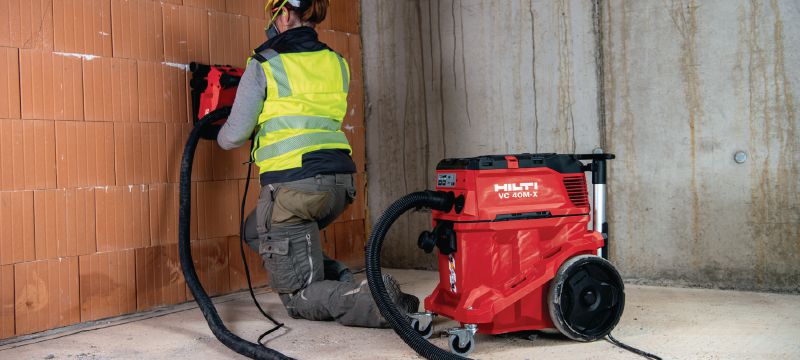 Extractor de praf din clasa L VC 40L-X Aspirator puternic cu recipient de mare capacitate și mâner de împingere, care se atașează la unelte electrice pentru operațiuni de curățare pe șantier (în condiții umede și uscate), rezervor de 30 l Aplicații 1