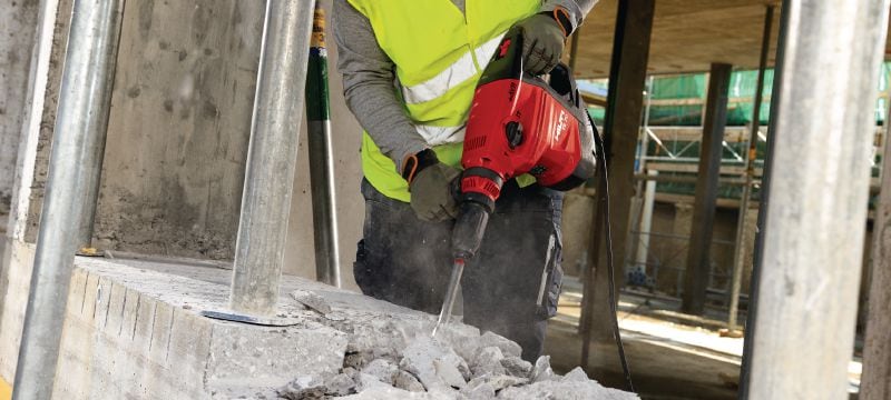 Rotopercutor TE 70-AVR Rotopercutor SDS Max foarte puternic (TE-Y) pentru lucrări de găurire și dăltuire în beton pentru sarcini mari, cu sistem activ de reducere a vibrațiilor (AVR) Aplicații 1